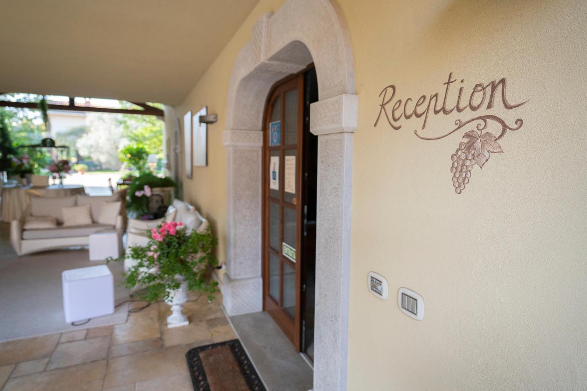 Wine Resort Luisa Mariano del Friuli Eksteriør billede
